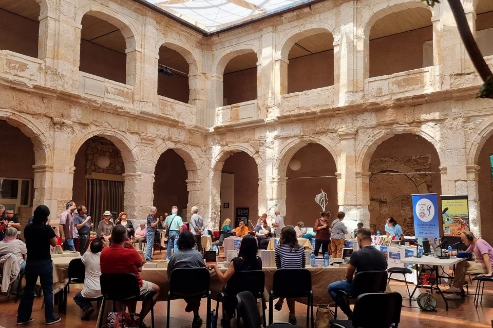 LA II FERIA DEL LIBRO DE MEDINACELI ARRANCA CON GRAN ÉXITO DE PÚBLICO Y EXPOSITORES